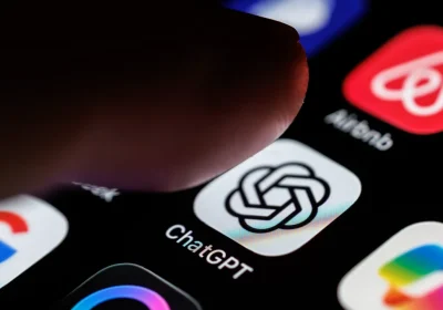 Chat erotiche su ChatGpt addio, OpenAI sospende il progetto