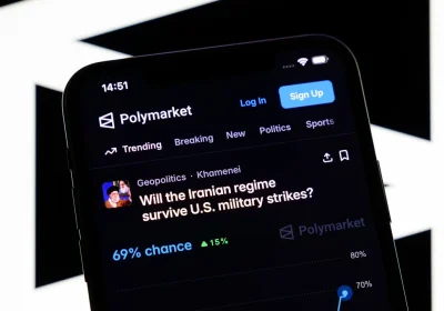 Polymarket e Kalshi non se la passano benissimo negli Stati Uniti, tra accuse di insider trading, blocchi e battaglie legali