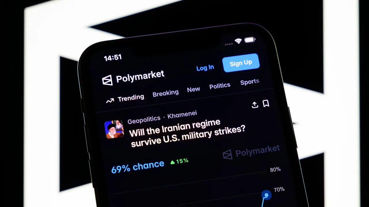 Polymarket e Kalshi non se la passano benissimo negli Stati Uniti, tra accuse di insider trading, blocchi e battaglie legali