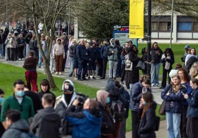 Nel Regno Unito è esploso un focolaio di meningite, ma quanto è contagiosa la malattia meningococcica invasiva?
