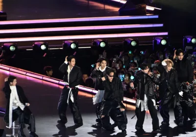 I BTS hanno un tour già sold out, milioni di dischi venduti, ma non basta. Cosa è andato storto nel loro ritorno