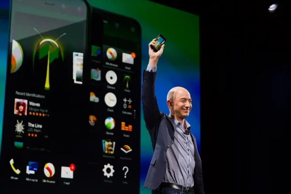 Smartphone, Amazon torna sul mercato con il progetto Transformer e punta su Alexa e AI