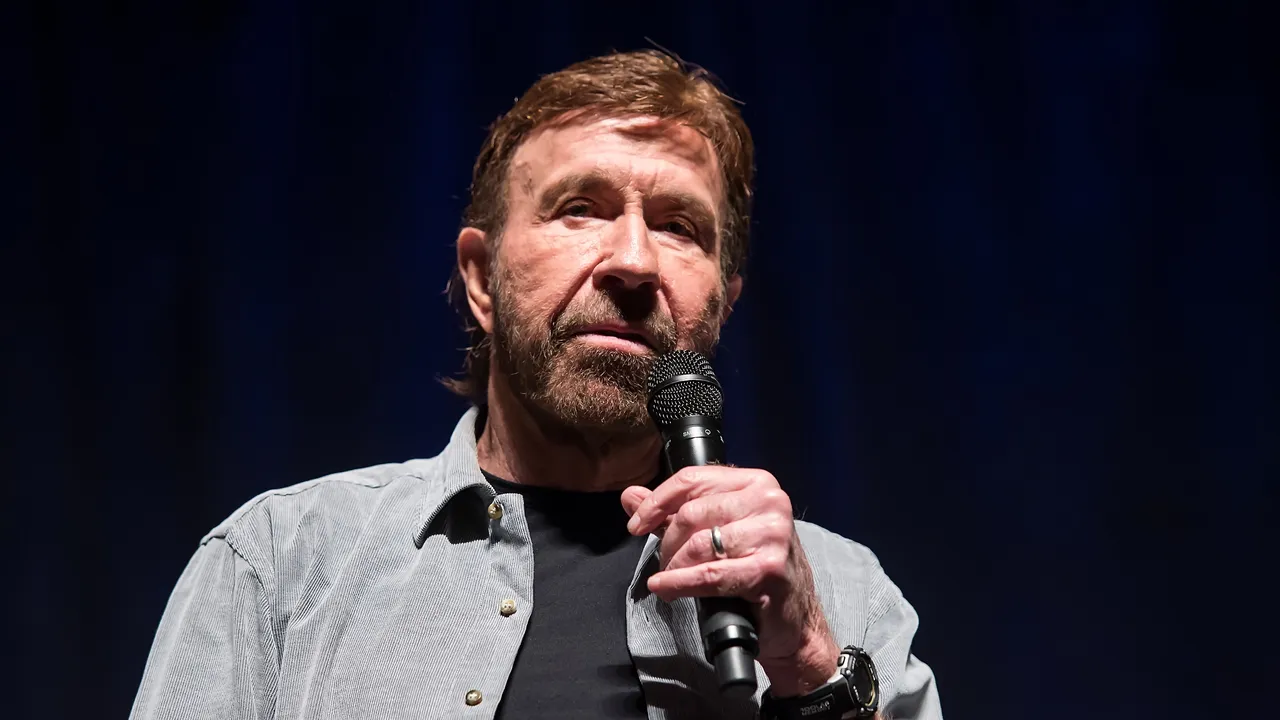Addio Chuck Norris, insegna agli angeli come si diventa meme viventi