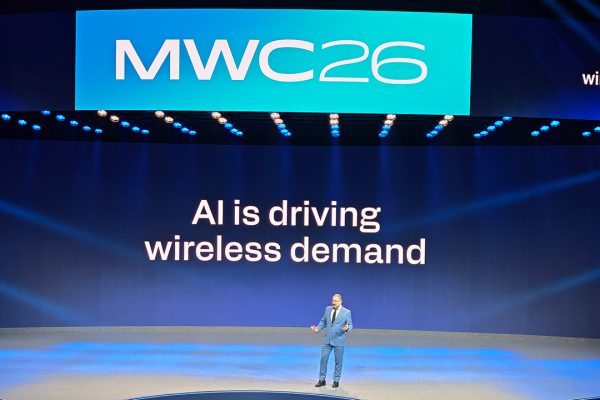 6G for dummies: al MWC 2026 il CEO di Qualcomm Cristiano Amon spiega perché il 6G è la rete pensata per l'IA