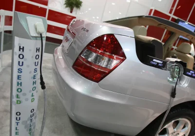 Se l’automotive è in crisi è davvero tutta colpa dell’auto elettrica?