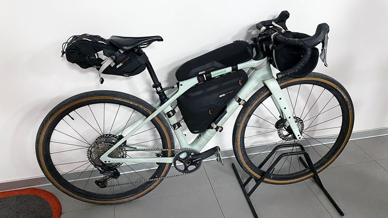 A casa di Givi Bike per scoprire la linea Extreme: cicloturismo al massimo livello