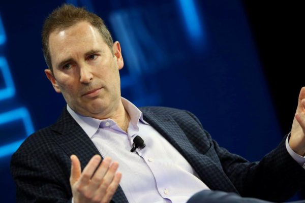 Amazon e il paradosso dell'AI: meno dipendenti oggi per nuovi lavori domani