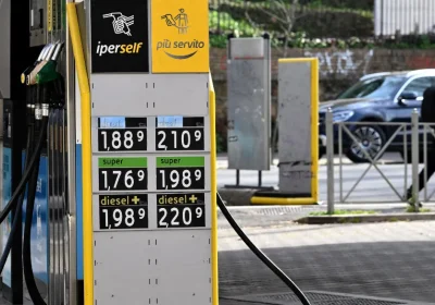 Il prezzo della benzina sale e sale, con questo strumento possiamo trovare il distributore meno caro