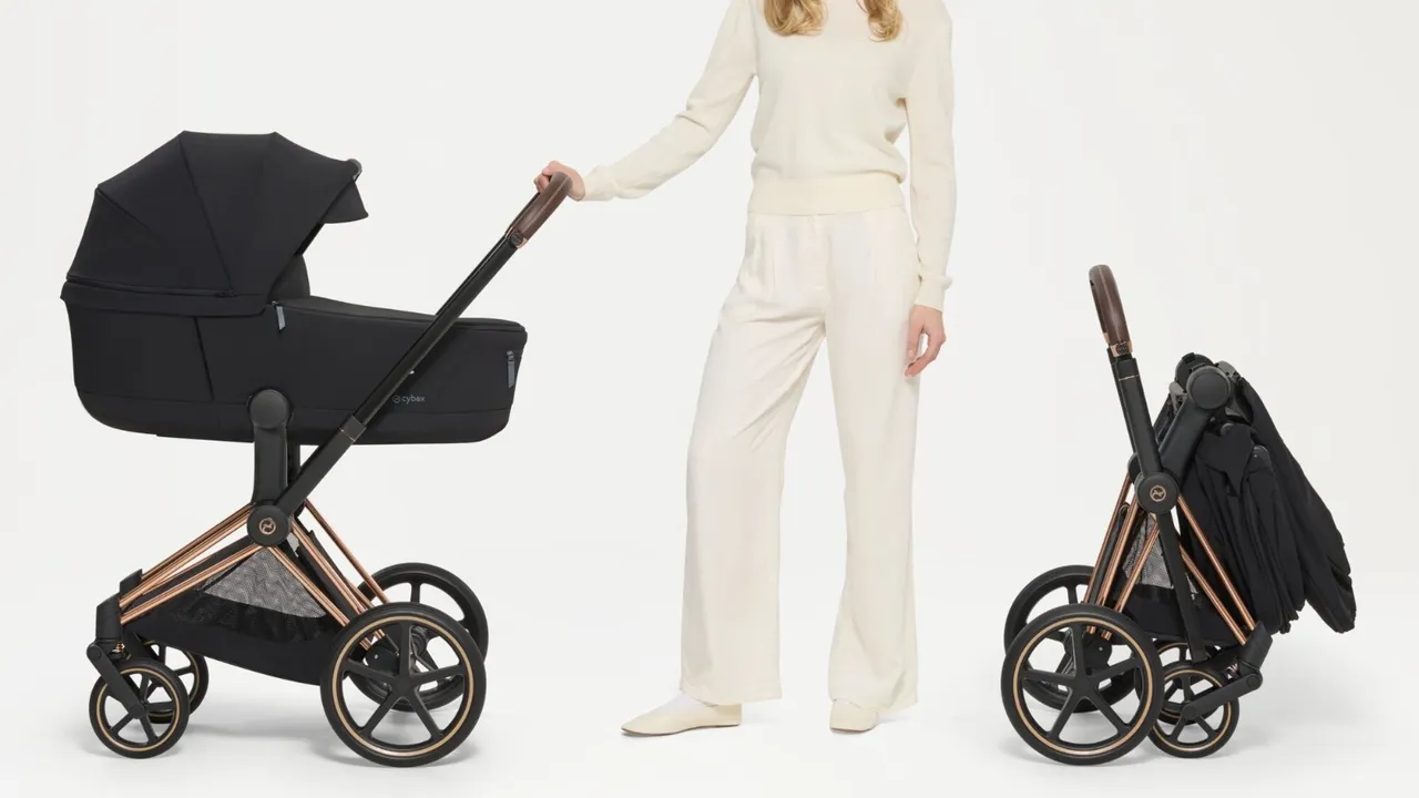 Cybex lancia la carrozzina che si piega: addio ai componenti da smontare ogni volta