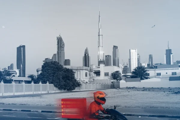 I rider del Golfo non si fermano nemmeno sotto i missili dell’Iran