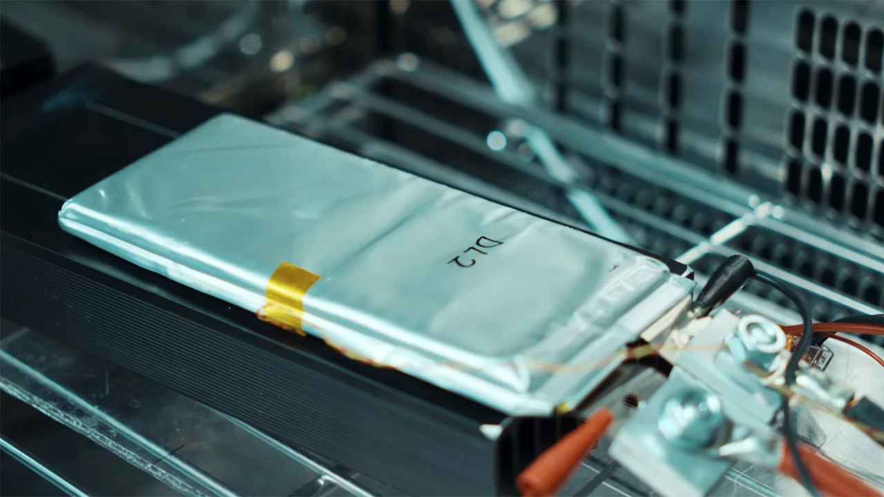 Donut Lab svela il secondo test sulle sue batterie: con temperature estreme la capacitร aumenta!