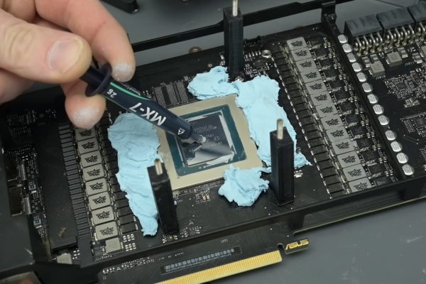 GeForce RTX 3080 raffreddata con un dissipatore per server: volano le prestazioni e si riducono i consumi