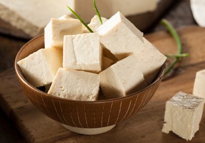 Gli stessi sali che solidificano il tofu potrebbero diventare la base delle batterie del futuro