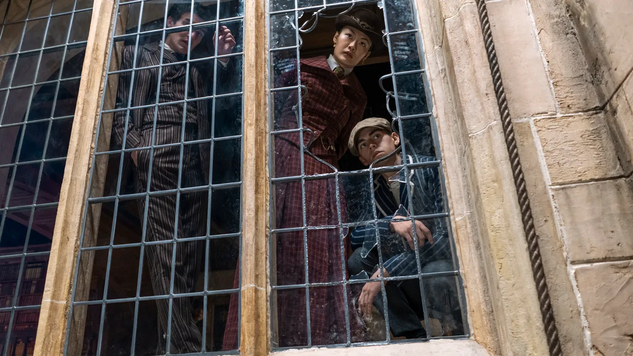 Young Sherlock è la cronaca accattivante dell’amicizia tra un giovane Holmes impulsivo e ribelle e la sua futura nemesi