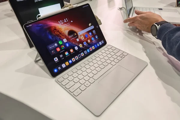 È un tablet ma ci puoi lavorare tutto il giorno come con un pc, ecco com’è il nuovo Honor MagicPad 4