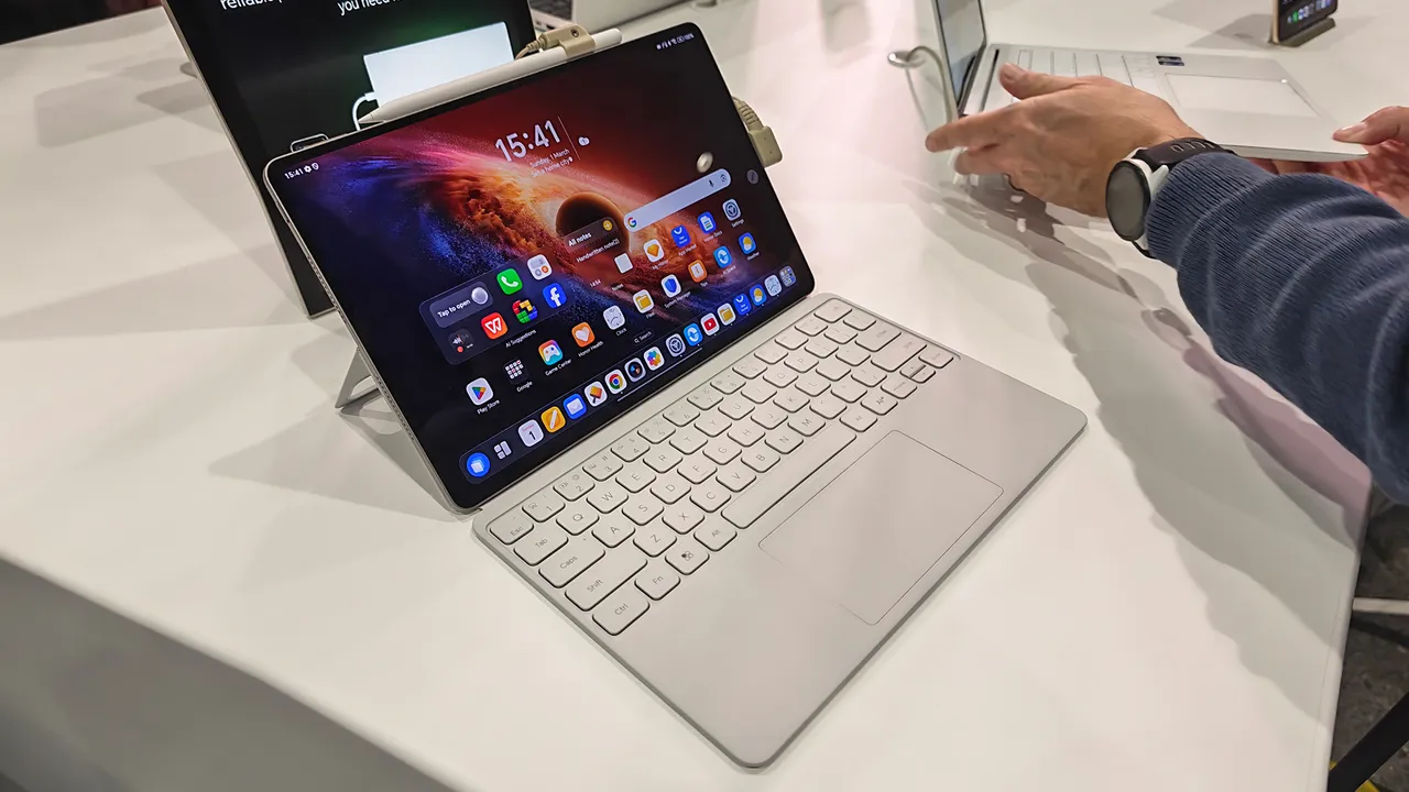 È un tablet ma ci puoi lavorare tutto il giorno come con un pc, ecco com’è il nuovo Honor MagicPad 4