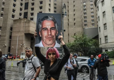 Come Jeffrey Epstein ha manipolato anche Wikipedia e Google per rifarsi una reputazione online