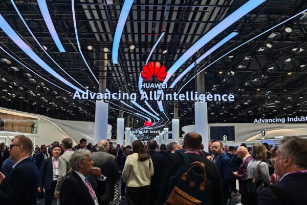 Huawei presenta gli agenti di IA per le reti di telecomunicazione. E parla anche di 5G-Advanced