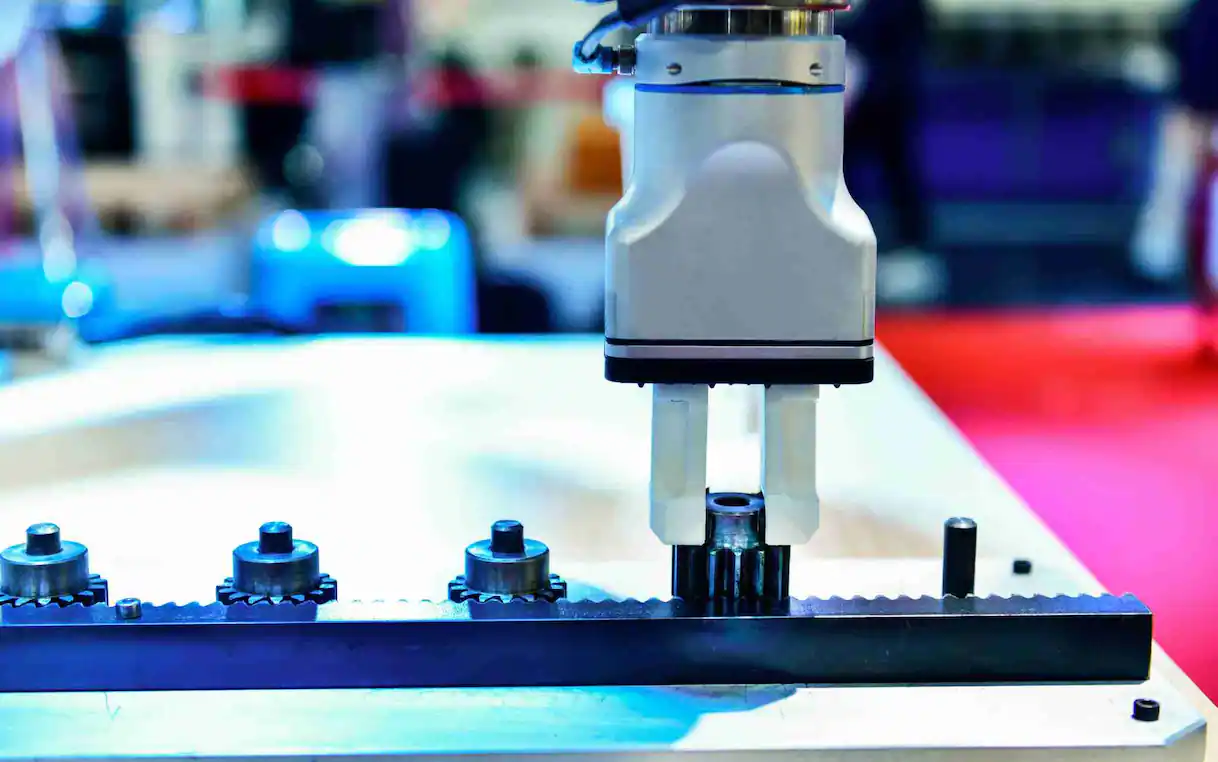 Accenture, IA e “fabbrica aumentata”: come si sta trasformando la manifattura