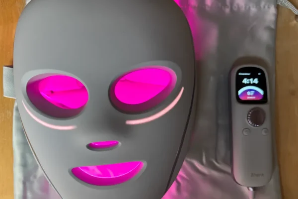 Shark CryoGlow combina led e freddo per una spa domestica in soli 8 minuti