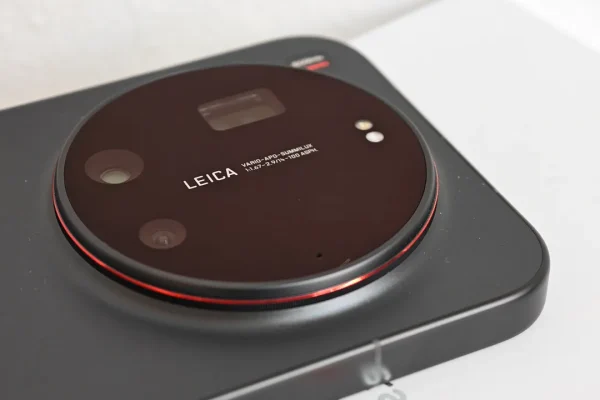 Xiaomi 17 Ultra, sensore da 1 pollice e zoom meccanico, ma il vero rivale è in casa