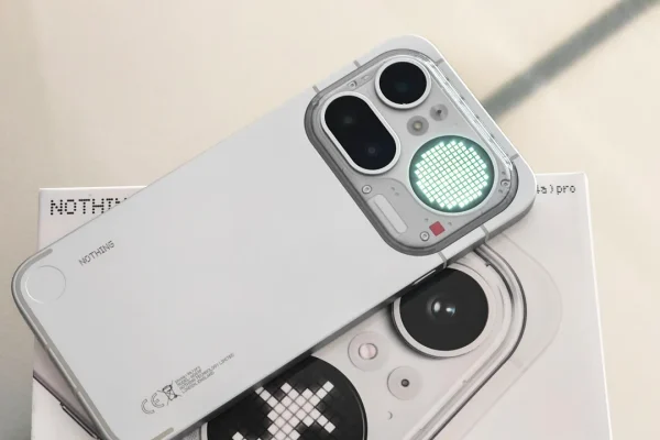 Nothing Phone (4a) Pro, quando il design è una filosofia