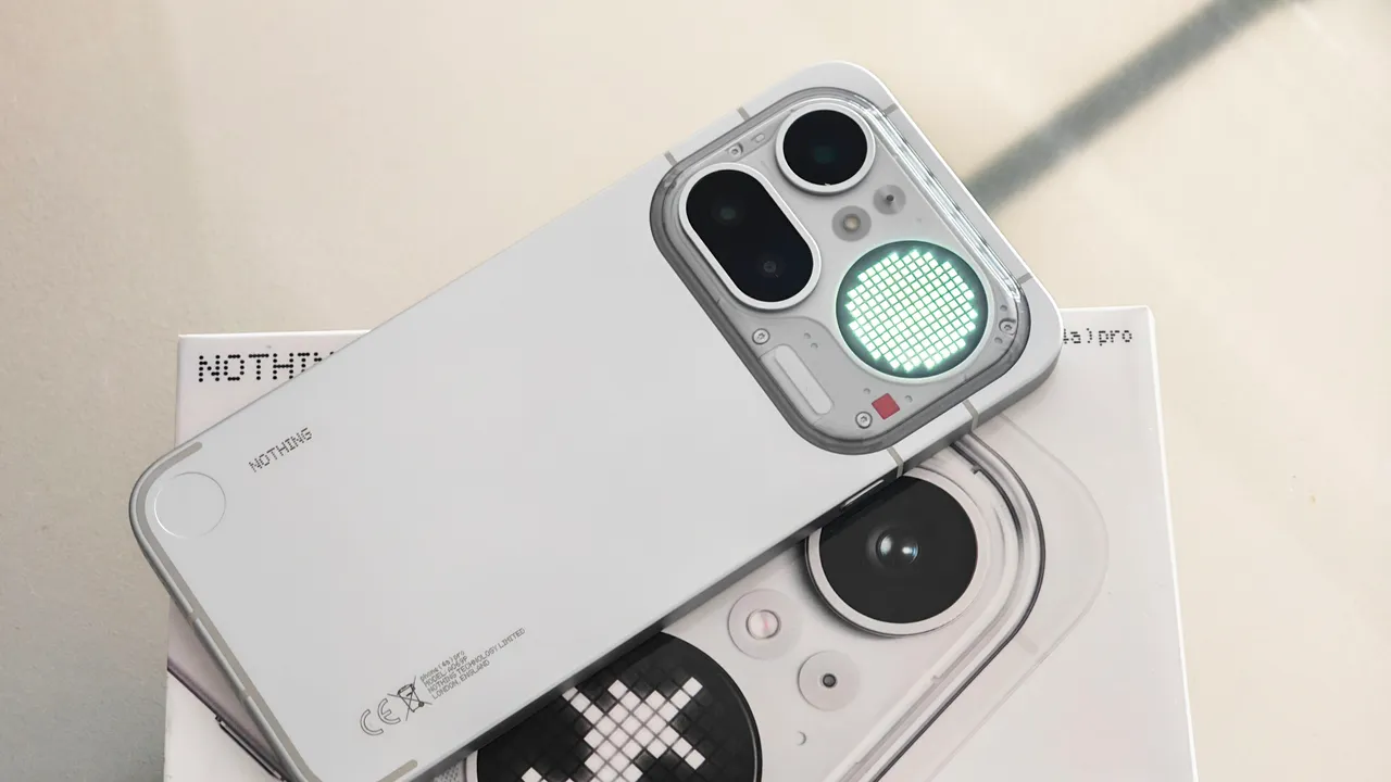 Nothing Phone (4a) Pro, quando il design è una filosofia