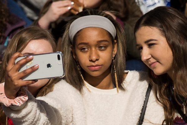 Influencer sotto controllo Agcom: arrivano FAQ ufficiali su pubblicità, minori e sanzioni ma c'è un dettaglio che cambia tutto