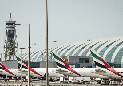 Aerei, la guerra sta aumentando anche i prezzi del carburante. Ma cosa significa per le nostre prossime vacanze?