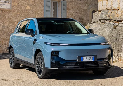 Leapmotor B10: Stellantis rompe gli indugi. Ecco quando (e dove) arriverà la "cinese" fatta in Europa