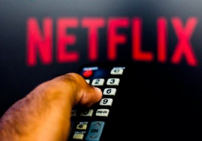 Netflix alza la posta: il piano Premium verso quota 25 dollari, l'Europa trema