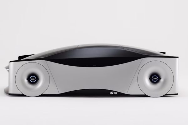 Niente volante, niente schermi: così IED e Tesla ripensano l'auto del futuro