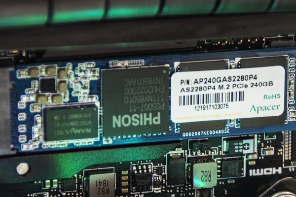 Prezzi aumentati del 50% durante la notte: il CEO di Phison lancia l'allarme sulla carenza di NAND