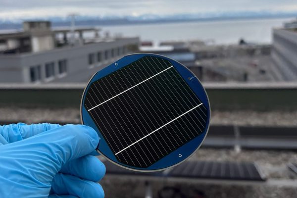 Record di efficienza per i pannelli solari in perovskite: migliorano quelli esistenti, senza incidere sui costi