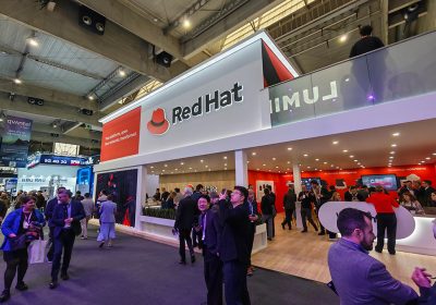 Red Hat al MWC 2026: attenzione all'IA nelle reti, si rischia il ritorno dei silos