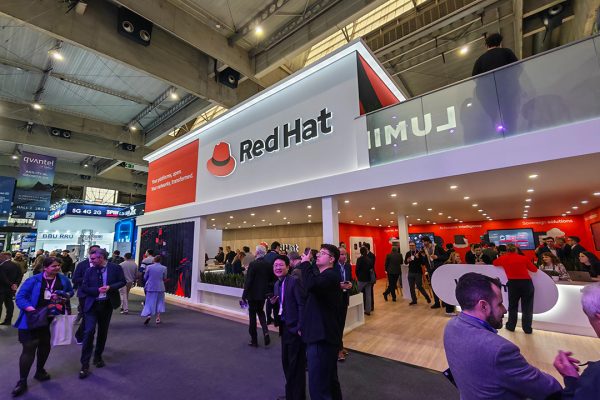 Red Hat al MWC 2026: attenzione all'IA nelle reti, si rischia il ritorno dei silos