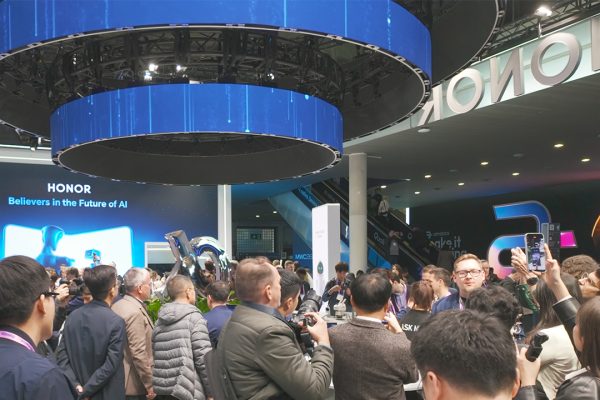 Robot Phone e batteria da record: al MWC 2026 Furcas racconta una Honor che non ha paura di osare