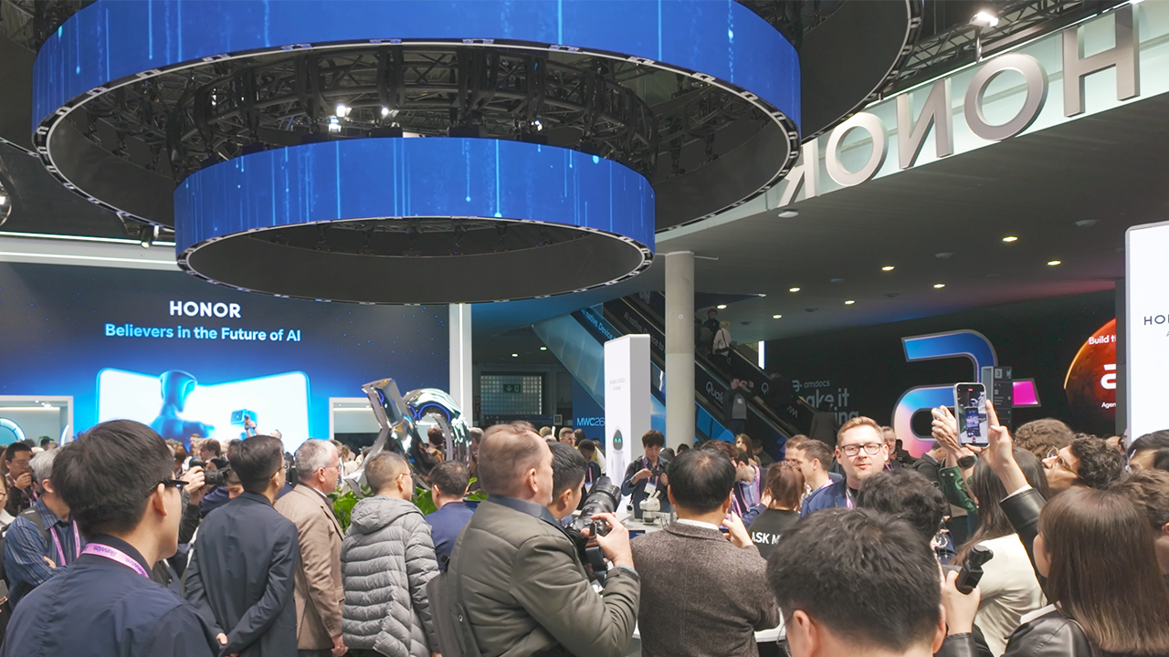 Robot Phone e batteria da record: al MWC 2026 Furcas racconta una Honor che non ha paura di osare