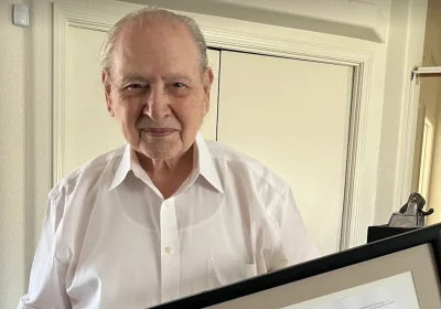 Ronald Wayne c’era 50 anni fa, quando è nata Apple. Dopo 12 giorni è andato via, ma ci racconta perché non si è pentito di quella scelta