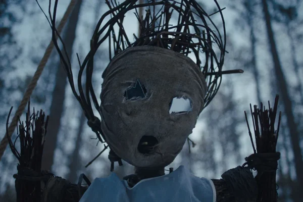 Something Very Bad is Going to Happen su Netflix è una serie horror scritta da qualcuno che ama un po’ troppo l’horror