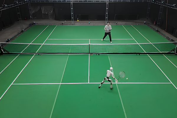 Sono bastate solo 5 ore per insegnare a questo robot come giocare a tennis