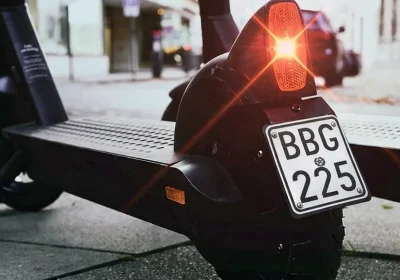 Targa e assicurazione per monopattino, ancora tutto fermo: manca la piattaforma