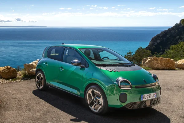 Nuova Twingo: prova su strada, prezzi e scheda tecnica dell’utilitaria Renault che costa meno di 20mila euro