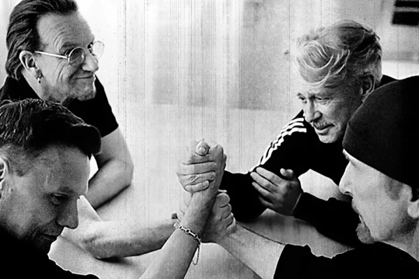 Una raccolta di canzoni urgenti che non potevano attendere, cosa hanno voluto dirci davvero gli U2 con Days Of Ash?