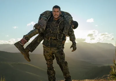 Perché l’action Sfi-ci fi di guerra War Machine sta spopolando su Netflix (non è un capolavoro, ma…)