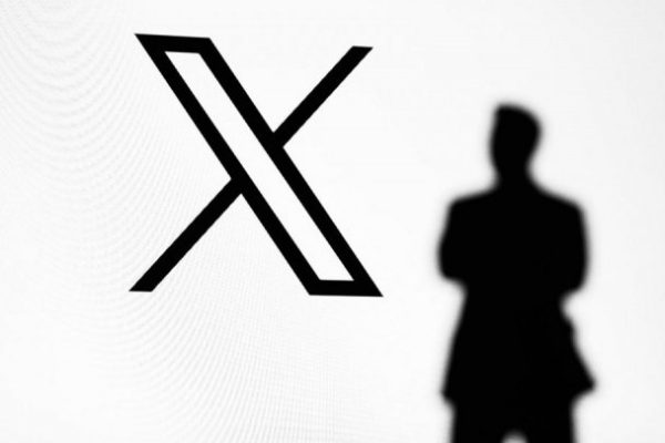 X fa marcia indietro: si adeguerà alla normativa UE per risolvere la questione delle spunte blu