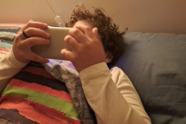 Unesco, circa 6 Paesi su 10 hanno ormai vietato lo smartphone a scuola – Notizie