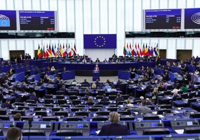 AI Act e divieto deepfake sessuali, primo via libera Pe al rinvio – Notizie