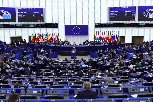 AI Act e divieto deepfake sessuali, primo via libera Pe al rinvio – Notizie