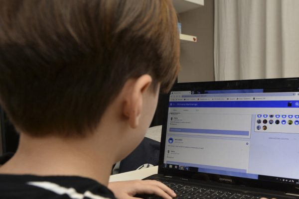 L’esperto: ‘A 13 anni è troppo presto per i social, servono nuove norme’ – Web & Social